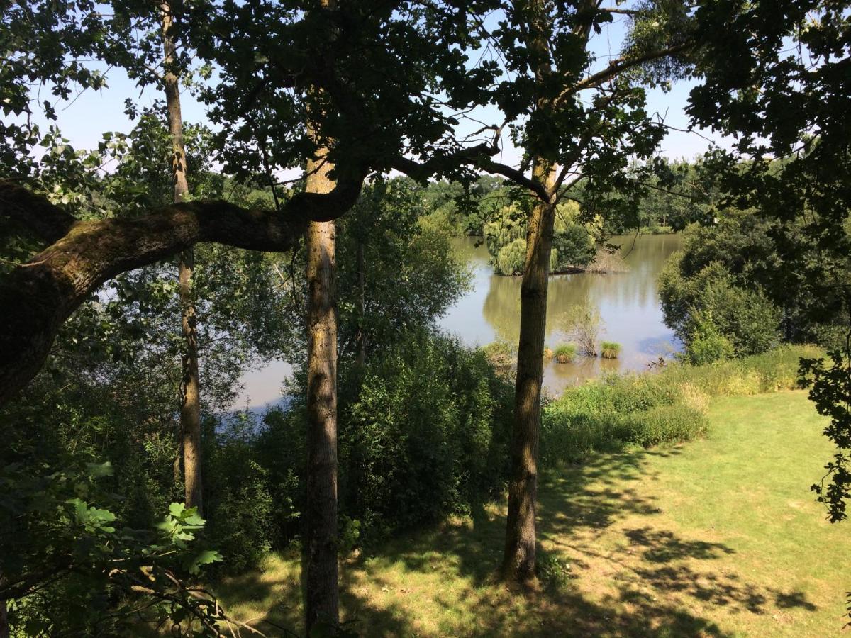 Cabanes Et Studios A La Bernardiere Sevremoine Exteriör bild